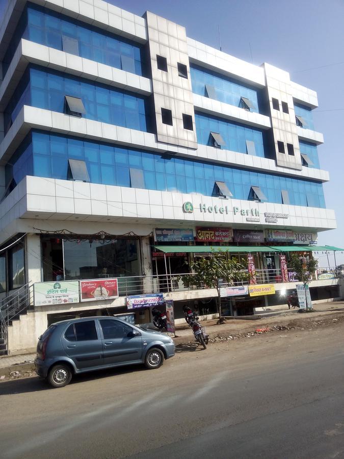 Hotel Parth Executive Latur Bagian luar foto