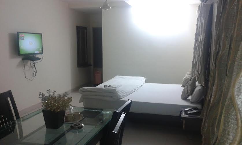 Hotel Parth Executive Latur Bagian luar foto